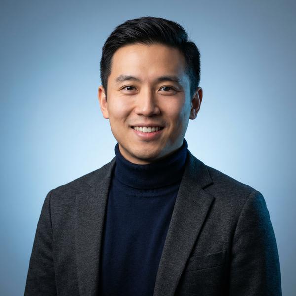 探花社区顾问陈逸飞